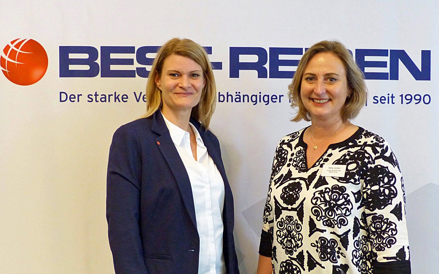 Wiedergewählt als stellvertretende Aufsichtsratsvorsitzende: Heike Schiller-Balzer (links) vom Reisebüro Schiller-Reisen. Gaby Jordan vom Reisebüro Jordan Reisen und Meer wurde als Aufsichtsratsmitglied im Amt bestätigt. Foto: Best-Reisen