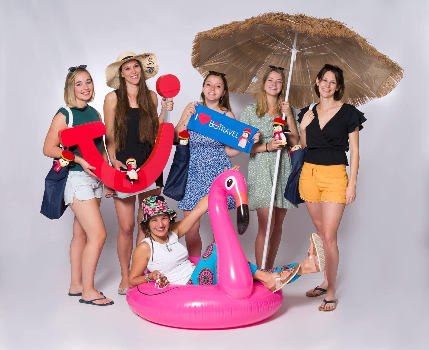 Das Team (von links): Katja Beha, Julia Scheele, Jasmin Grüninger, Johanna Hauser, Sarah Beckert und Bo Dina Diehr (unten)