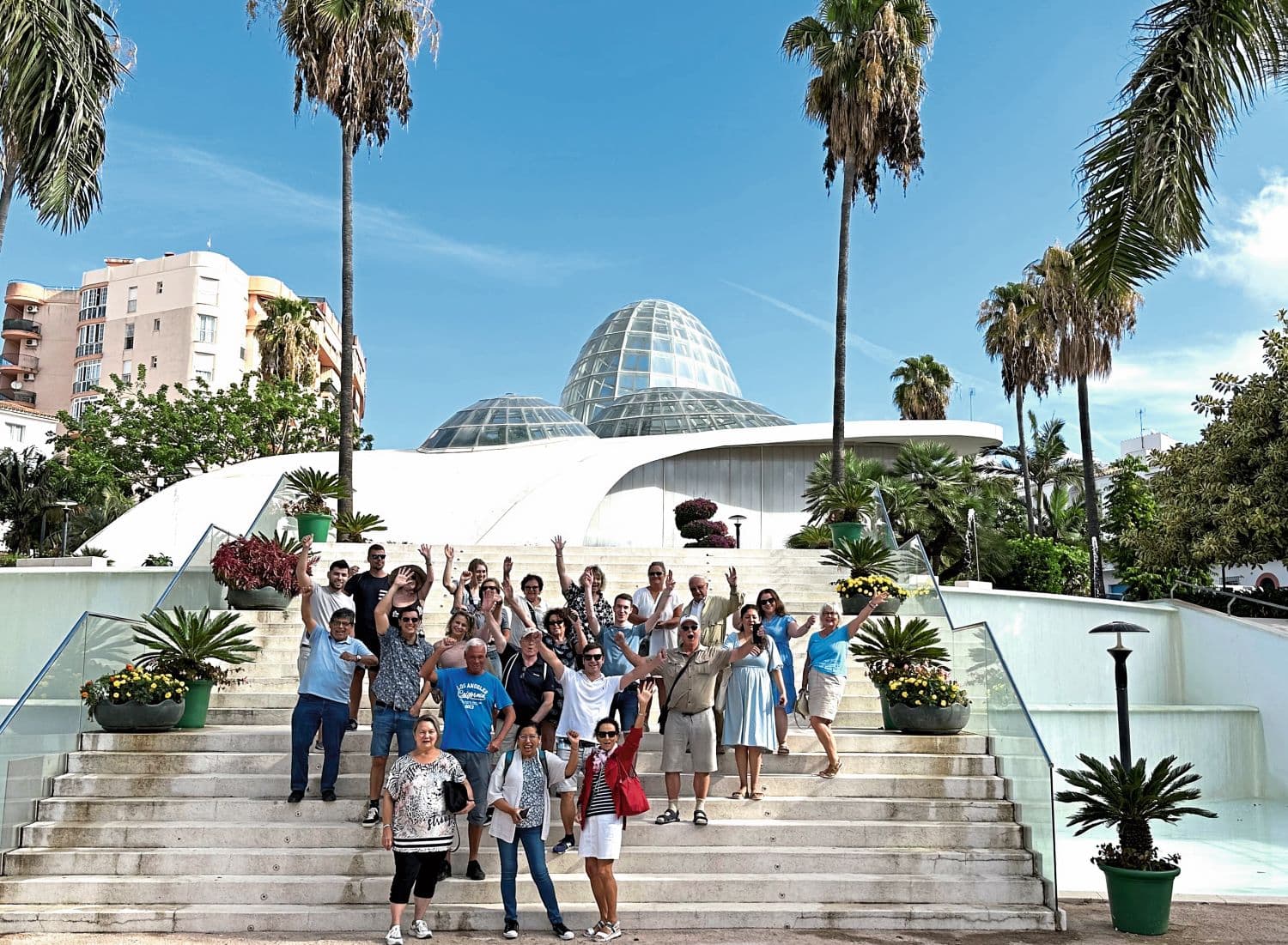 Die Teilnehmer des Workshops vor dem Orchidarium in Estepona. In der Mitte  (weißes Shirt) Alexander Ebel, Geschäftsführer von Meinpep und touristik aktuell