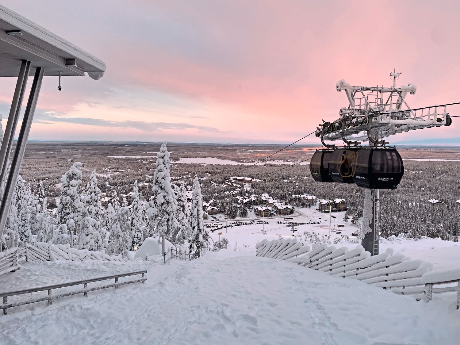Seilbahn vom Panorama-Hotel zum Point Zero in Levi