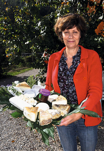 Cathrine Fleury produziert Joghurt und Käse aus Schafs-, Ziegen- und Kuhmilch. Fotos: mw