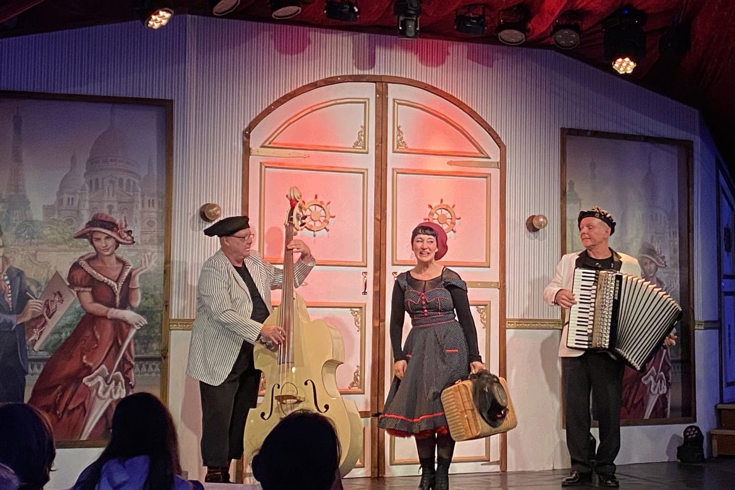 Während des Varietes gab es viel Musik