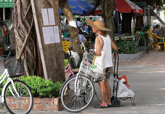 Blick auf die Speisekarte: Lamma Island und Cheung Chau sind berühmt für ihre Seafood-Restaurants. Fotos: fh