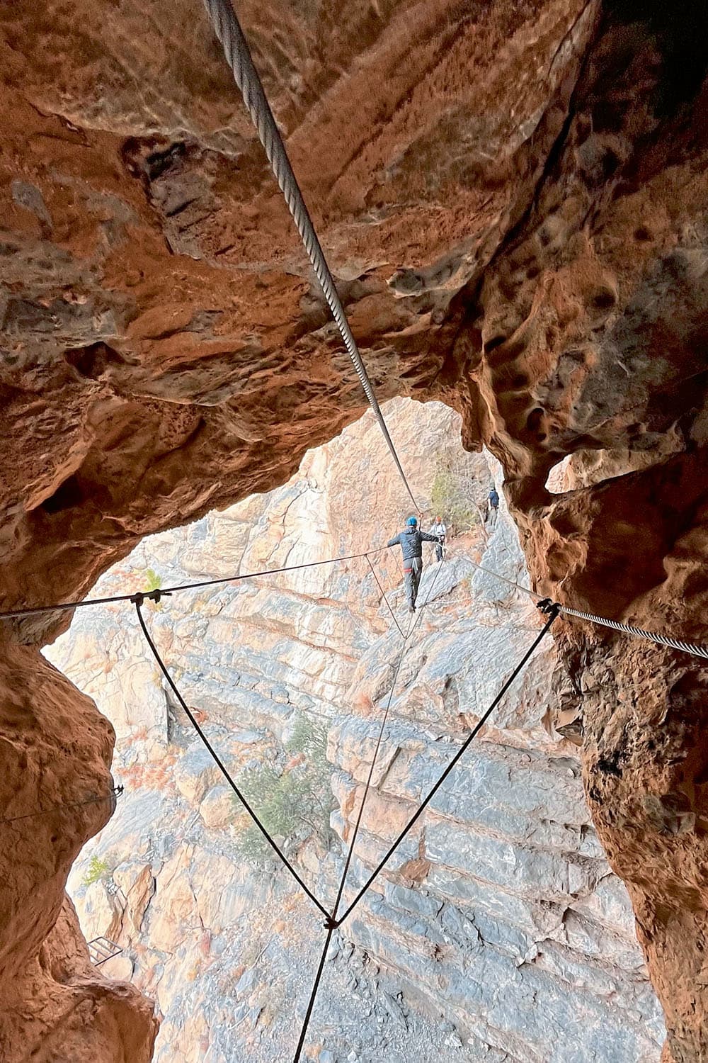 Bloß nicht in den Abgrund schauen