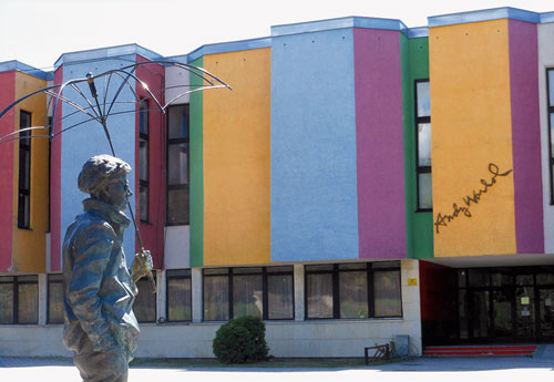 Das Andy-Warhol-Museum in Medzilaborce. Fotos: aze