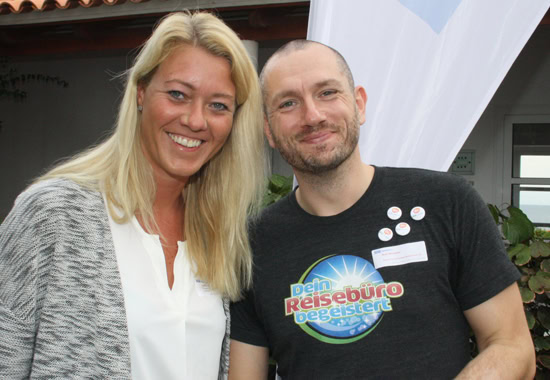 Rene Morawetz mit einer Reiseverkäuferin von TUI Travel Star auf der TTS-Jahrestagung Ende 2015 auf Fuerteventura