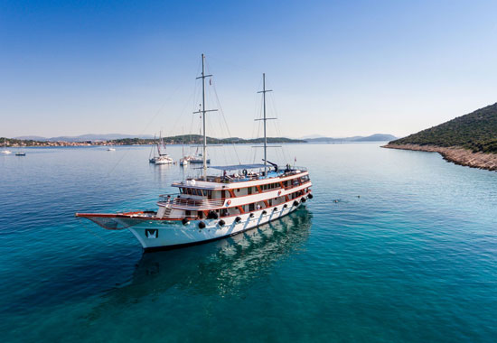 Neu in Kroatien: Die Motoryacht Paradis mit 20 Kabinen kreuzt ab/bis Split