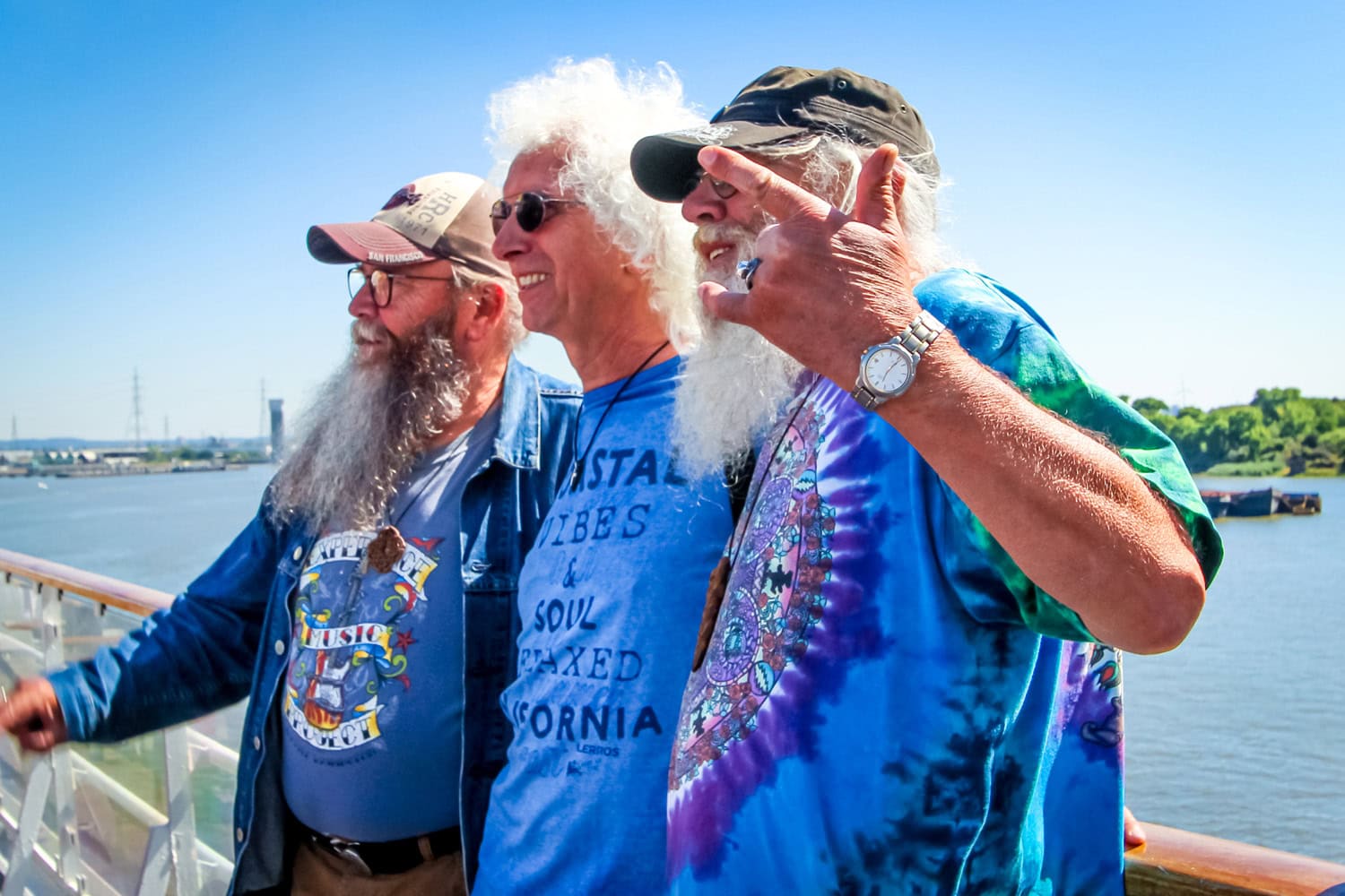 „Jupp“ Bauer (Mitte) von den „Lords“ mit   typischen „Rock The Boat“-­Passagieren