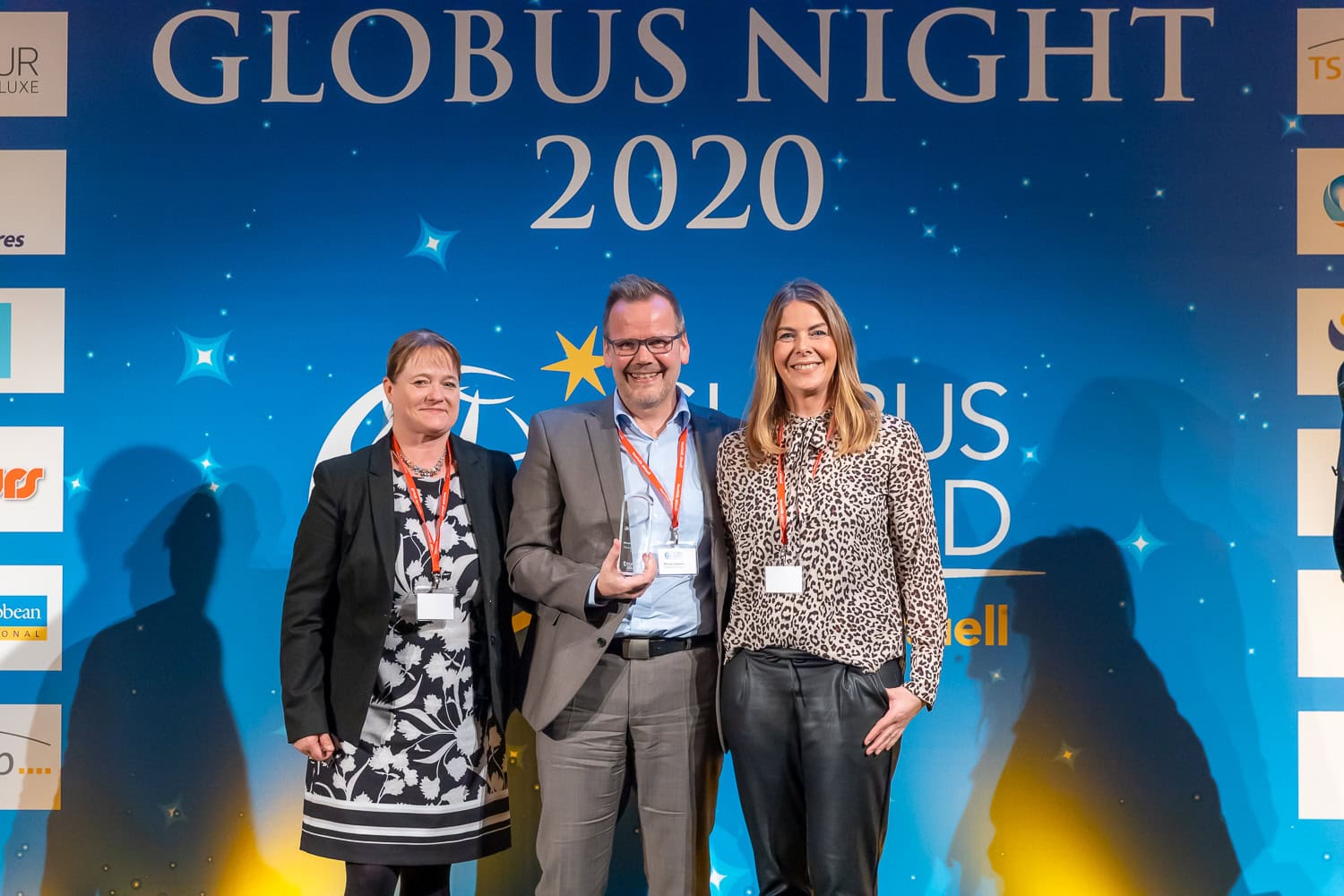 Reisebüro-Inhaber Michael Vospohl, seine Frau Claudia (links) und einer guten Freundin Silke Haddick bei der Globus Night in Frankfurt