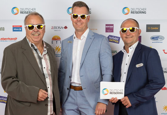 Zufrieden mit der Entwicklung des Deutschen Reiserings: Chef Andreas Quenstedt (Mitte) mit den Vorständen Peter Beyer (links) und Wolfgang Schmidt während des Sommerstammtischs