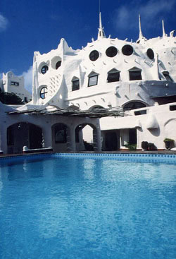 Eigenwillige Architektur: das Wohnhaus des Künstlers Carlos Paez Vilaro. Fotos: hs