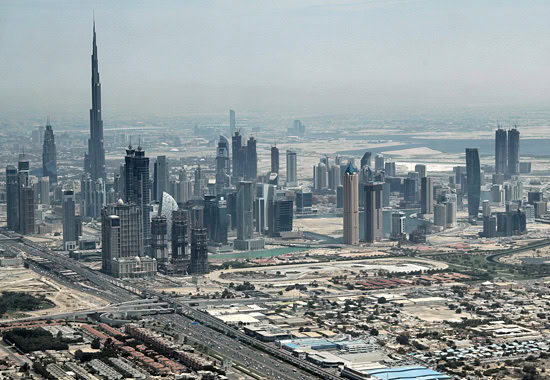 Dubais Skyline mit dem Burj Khalifa