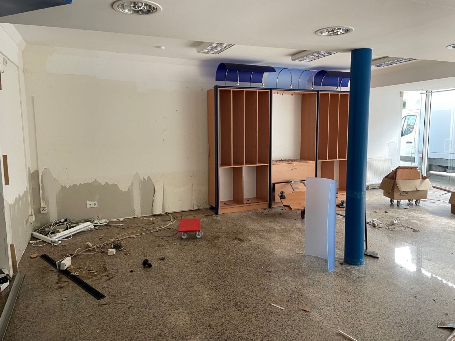 Aufgrund von Schimmel und Fäulnis waren die Räume des Reisebüros nicht mehr nutzbar