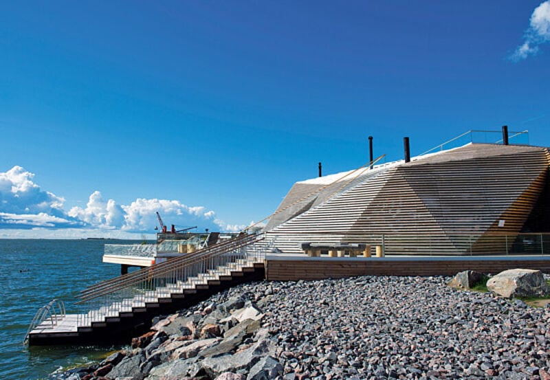 Aus Holz gebaut, aber wie ein Fels in der Brandung: Die Design-Sauna Löyly ist die neueste Attraktion in Helsinki
