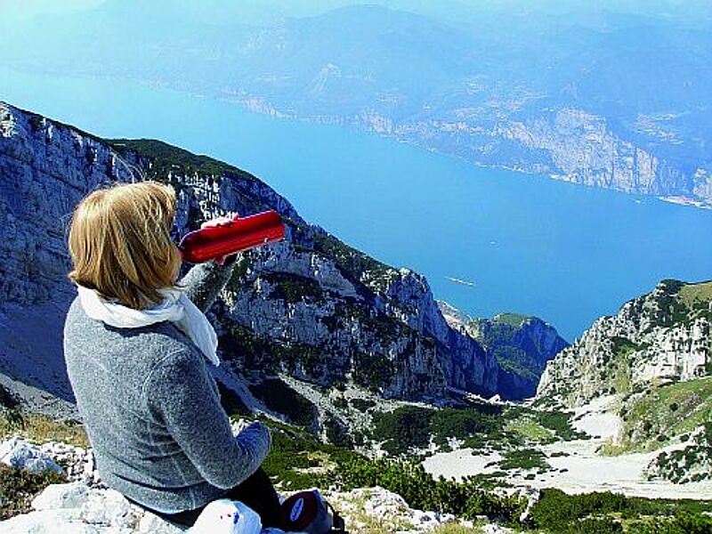 Weit ins Tal ist der Blick vom Monte-Baldo-Kamm.