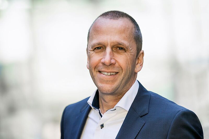 Porträtbild von AER-Chef Rainer Hageloch