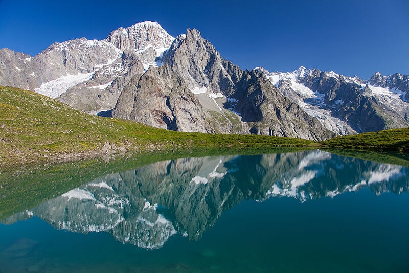Das Aostatal gilt noch als Geheimtipp: Mont Blanc and Lake Checrouit