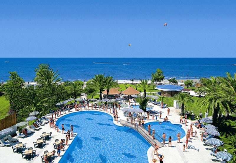 Zur neuen Hotelmarke Sunline Hotels zählen elf Häuser – hier das Sunline Sandy Beach in Antalya