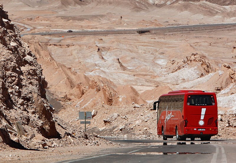 Spektakuläre Mammuttour: Auf der neunmonatigen Weltreise fuhr der Avanti-Bus auch durch die chilenische Atacama-Wüste