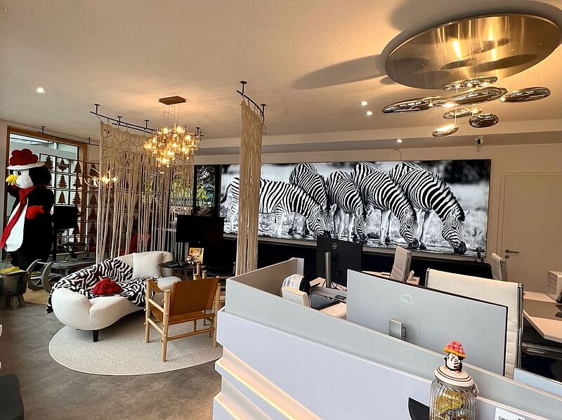 Die Möbel und Materialien für die Afrika-Themenecke hat Bo Dina Diehr selbst zusammen gesammelt