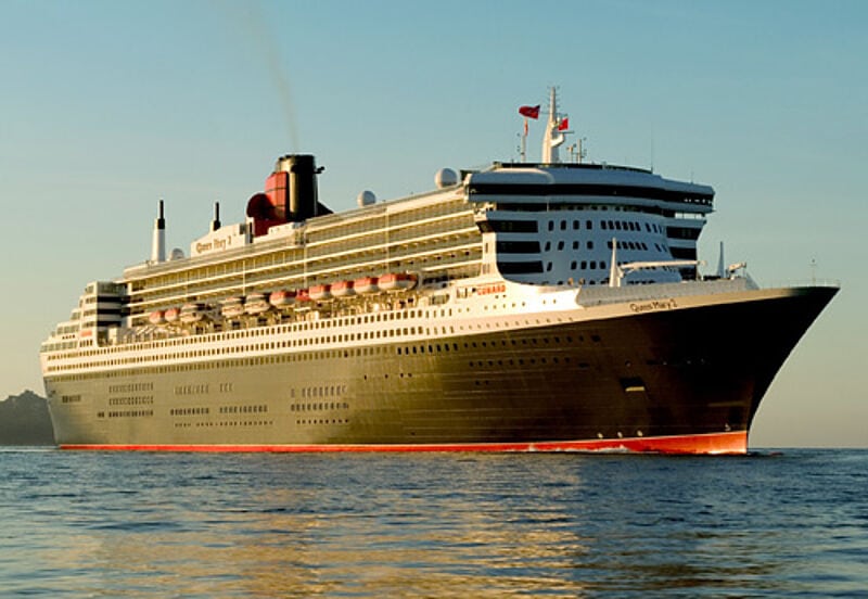 Die Queen Mary 2 startet 2015 achtmal ab Hamburg