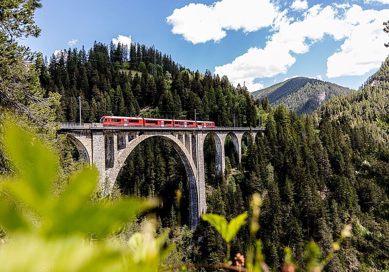 Auch über das bekannte Wiesener Viadukt führt die Schweiz-Kreuzfahrt von Dertour