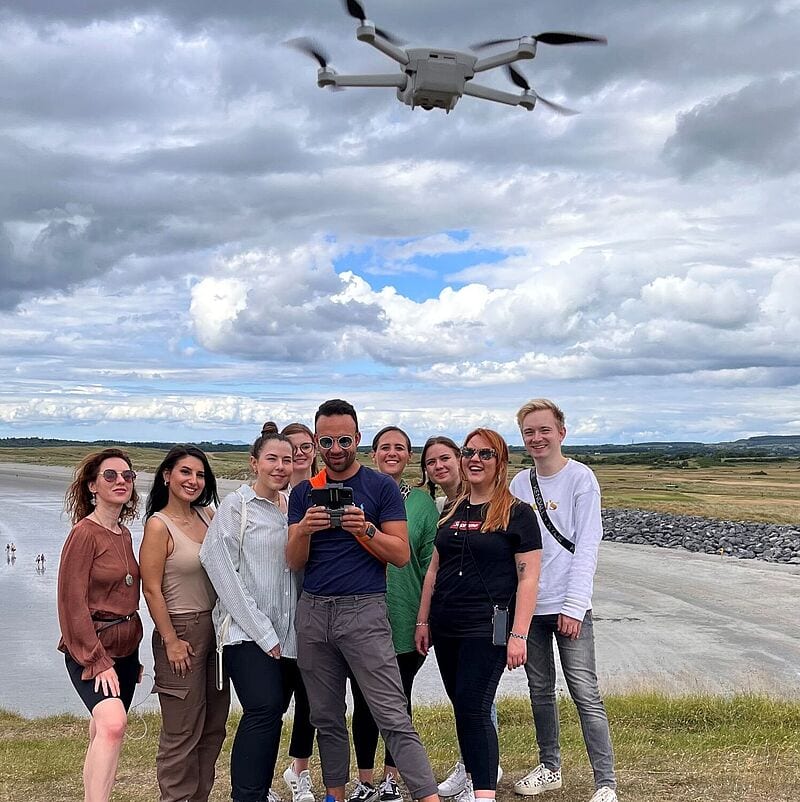 Reiseexperten von verschiedenen Dertour Reisebüros waren als Blogger in Irland unterwegs und ließen auch eine Drohne steigen