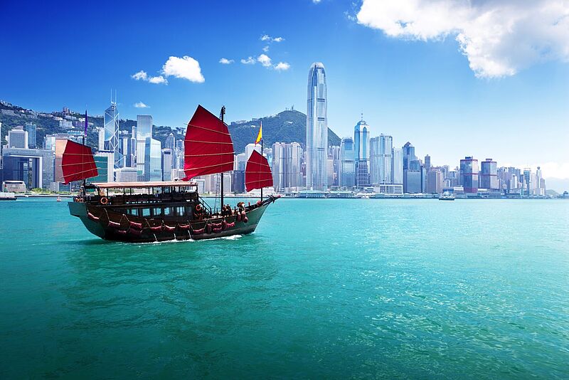 Klassisches Segelboot im Hafen von Hongkong