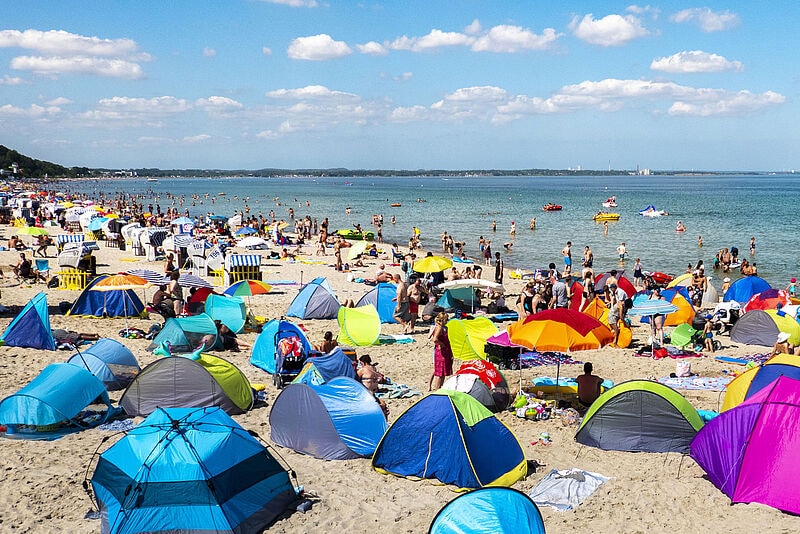 Ein heißer Sommertag am Timmendorfer Strand: Die Nachfrage nach Urlaub an den deutschen Küsten wird in diesem Jahr noch einmal steigen