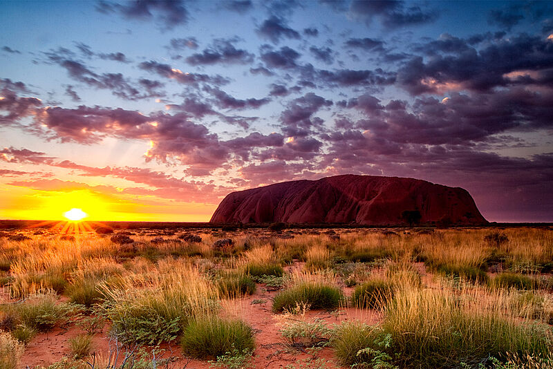 Der Uluru in Australien im Licht der Abendsonne