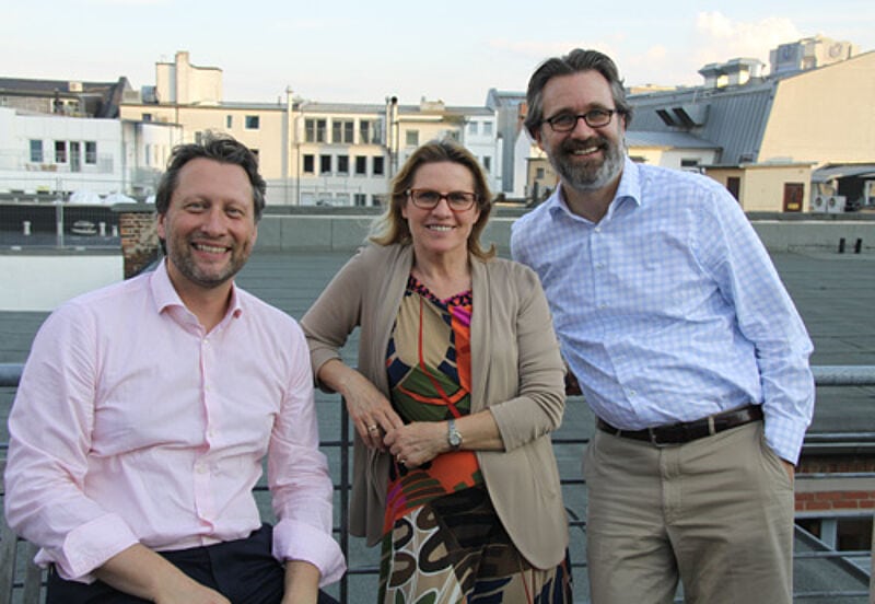 Sehen Airbnb nicht als Gefahr für das Ferienhausgeschäft: E-Domizil-Chef Detlev Schäferjohann, DTV-Hauptgeschäftsführerin Claudia Gilles und Tobias Wann, Vorsitzender des Deutschen Ferienhausverbandes
