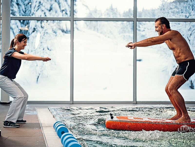 Im Bleib Berg Health Retreat in Kärnten steht auch Aquafitness auf dem Programm. Foto: Fit Reisen