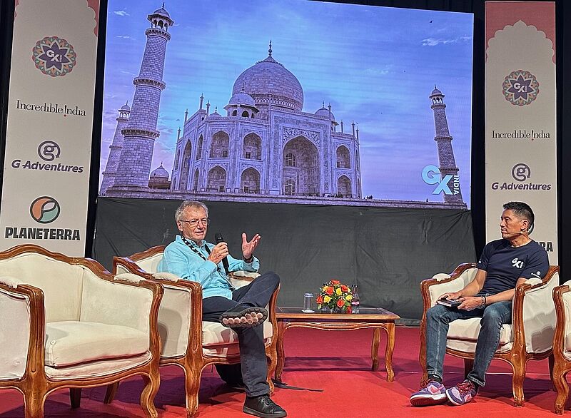 Tony Wheeler und Bruce Poon Tip auf der Bühne des GX-Gipfels im indischen Jaipur.