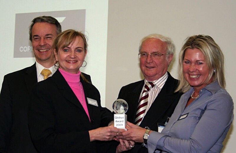 Bei den Tourist Boards kam Grenada gleich zweimal unter die ersten drei. Im Bild (von links): CMT-Chef Roland Bleinroth, Christine Schnell (Grenada), ta-Herausgeber Horst Ebel und Margit Schwarz (Grenada). Foto: jb