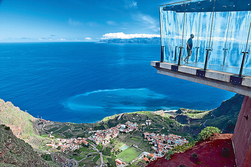 Vom Mirador de Abrante kann man an klaren Tagen bis Teneriffa schauen