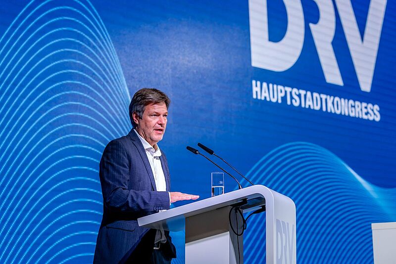 Tritt wie hier im Jahr 2022 beim diesjährigen DRV-Kongress auf: Wirtschaftsminister Robert Habeck
