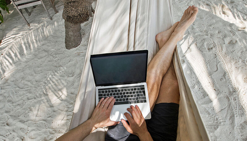 Hanse Merkur sichert jetzt auch Workation-Reisende ab