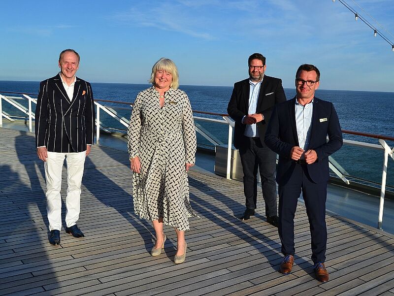 Die Macher bei Hapag-Lloyd Cruises (von links): CEO Karl Pojer, Gabi Haupt (Leiterin Produkt-Management der Europa), Julian Pfitzner (unter anderem Leiter Marketing) und Carsten Sühring (Leiter Vertrieb). Foto: ck