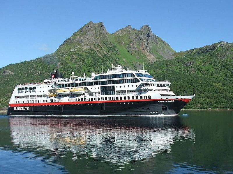 Die Trollfjord verkehrt im kommenden Jahr nach ihrer Modernisierung auf der neuen Nordkap- und der Spitzbergen-Linie. Foto: Hurtigruten