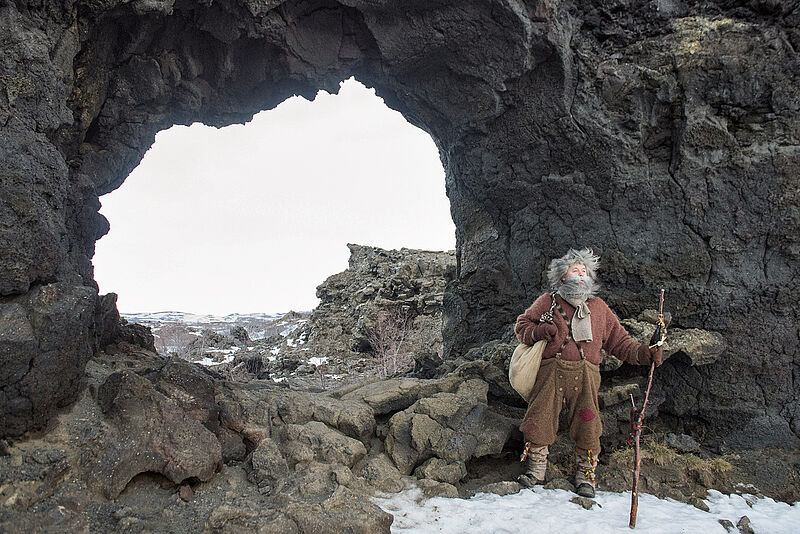 So wild sieht man aus nach einem Jahr in der Höhle: Kurz vor Weihnachten kommen die „Jolasveinar“ zu den Menschen. Hier zeigt sich einer der Trolle im Norden Islands