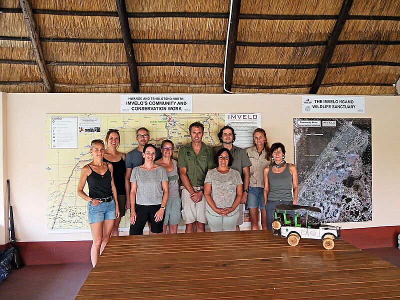 Ute Dallmeier (rechts) war im vergangenen Jahr mit einer Gruppe Afrika-Spezialisten auf Einladung von Imvelo Safari Lodges in Simbabwe und sammelte Ideen für die nächste Reise