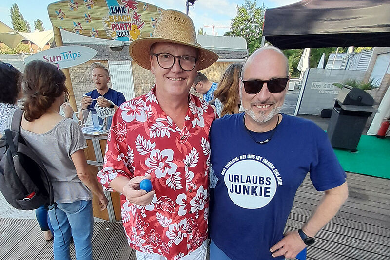 Präsentieren Vertriebs-News in Flipflops: Vertriebschef Mario Krug (rechts) und Moderator Maik Michaelis