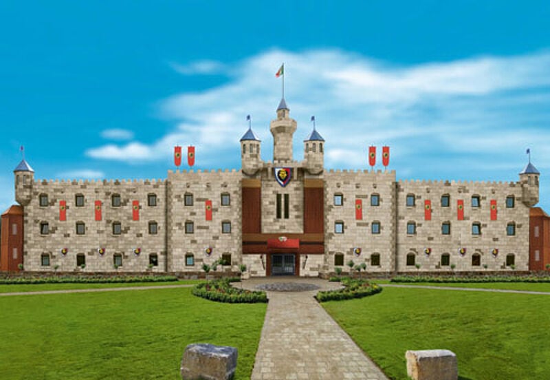 Das Übernachtungsangebot im Legoland Deutschland wächst weiter: 2014 eröffnet die „Königsburg“ mit 68 Themenzimmern