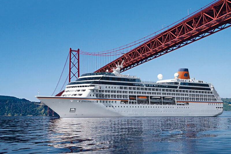 Die Columbus 2 kreuzt vor Lissabon Foto: Hapag Lloyd
