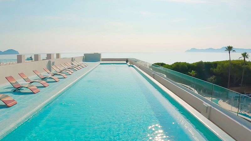 Sicht bis zum Meer: die Adults-only-Dachterrasse im Star-Prestige-Bereich des Iberostar Selection Albufera Playa