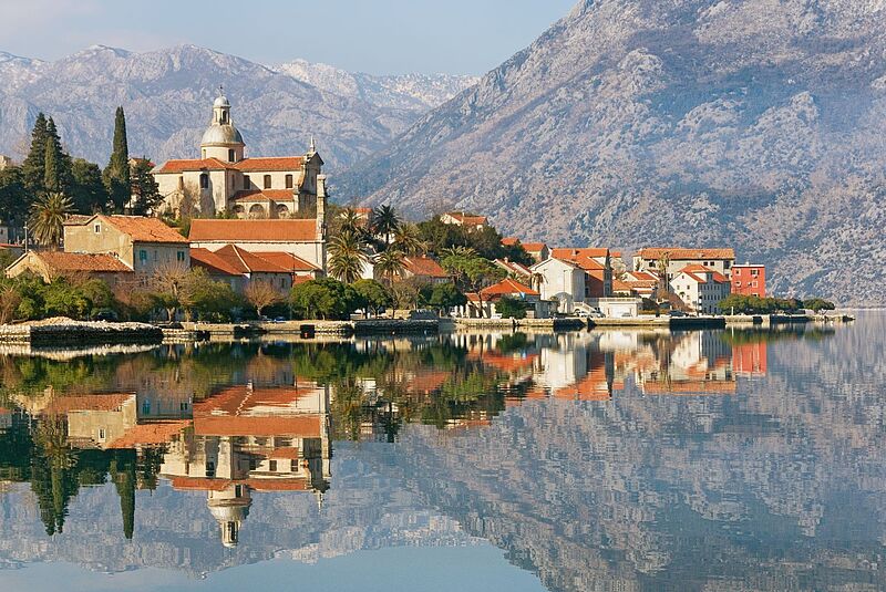 Montenegro - im Bild die Stadt Prcanj - will sich als Trenddestination für Naturliebhaber und Outdoor-Fans etablieren