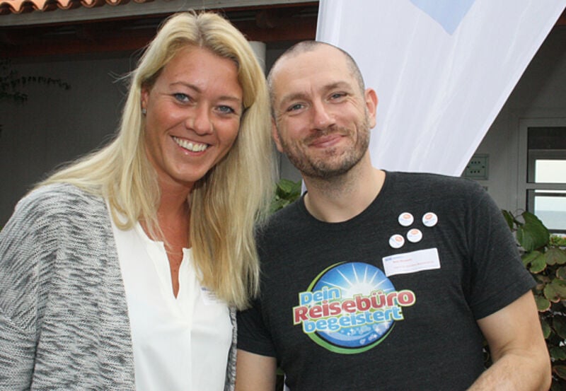 Rene Morawetz mit einer Reiseverkäuferin von TUI Travel Star auf der TTS-Jahrestagung Ende 2015 auf Fuerteventura