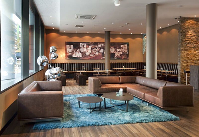 Motel One wird künftig nur noch Hotels mit großzügigen Lounges führen, im Bild das Motel One Stuttgart Hauptbahnhof
