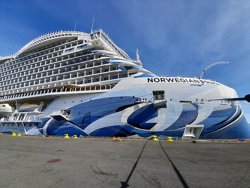 Die Norwegian Prima vor ihrer Taufe in Reykjavik. Foto: ck