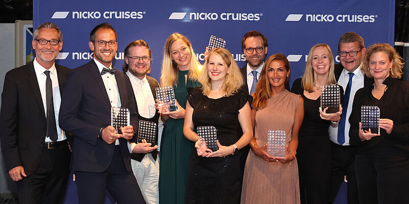 Die diesjährigen „Nicko Stars“-Preisträger mit CCO Michael Baden (links) und Vertriebschef Bert Freter (zweiter von rechts)